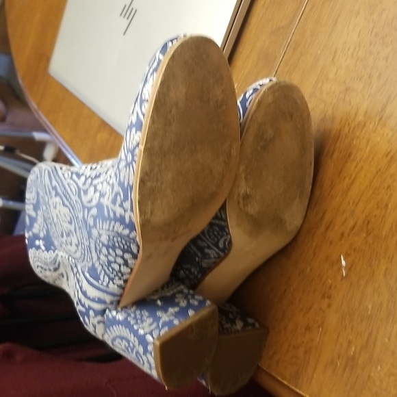 Indigo RD women's and white booties. Size 6.5 - Picture 10 of 12